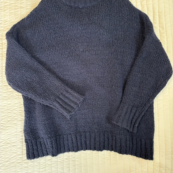 Aerie Oversized Sweatet - Picture 2 of 3